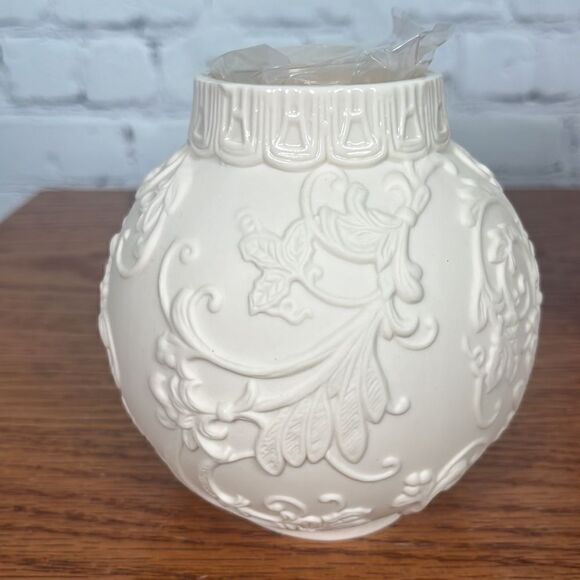 Lenox Holly Scrollwork Votive candle holder NIB ornamental glow - Picture 2 of 7